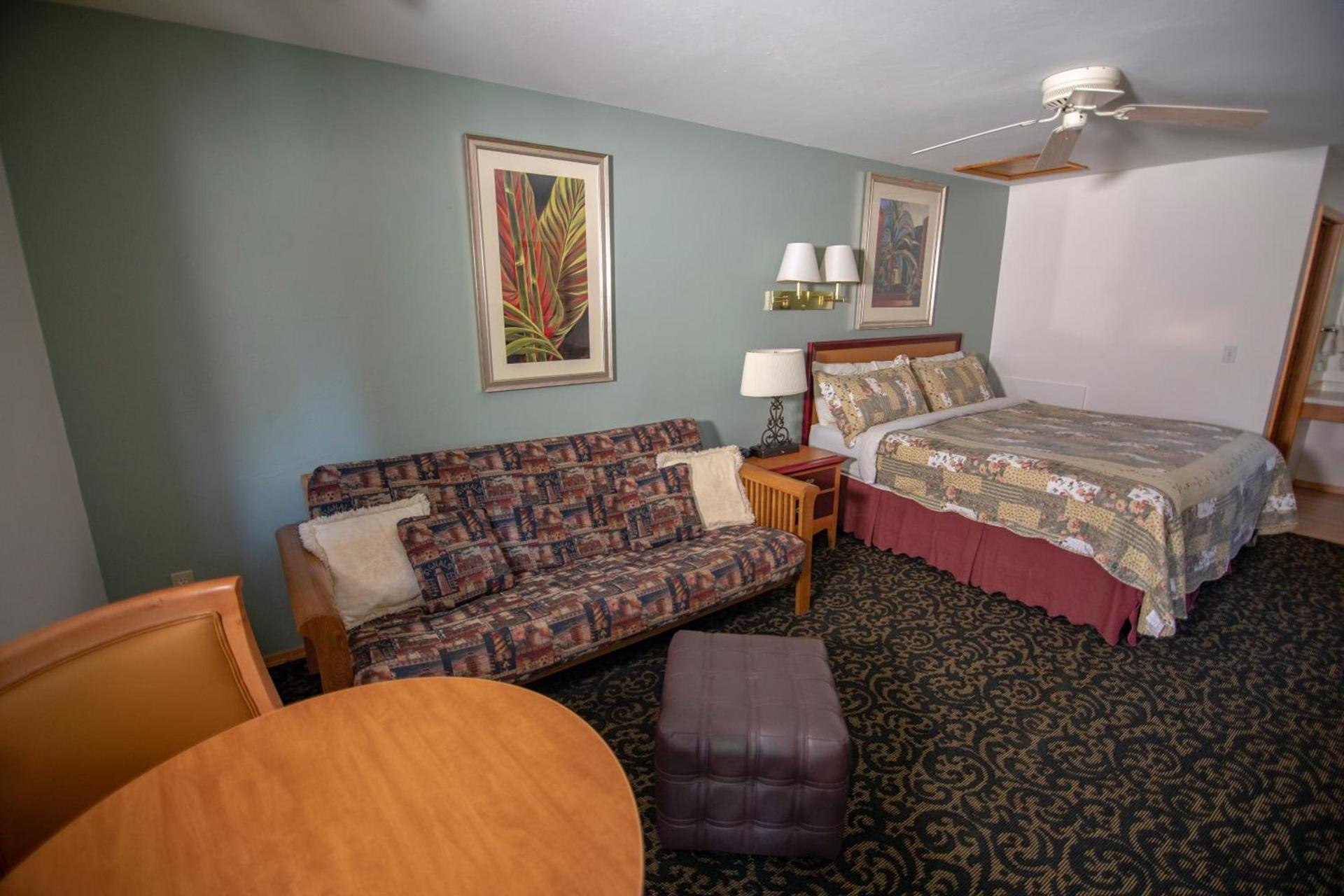 Coachlite Inn photo 73
