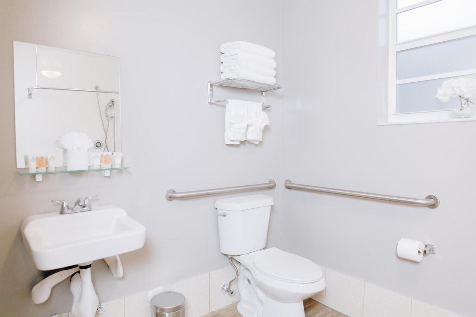 Ocean Reef Suites photo 10