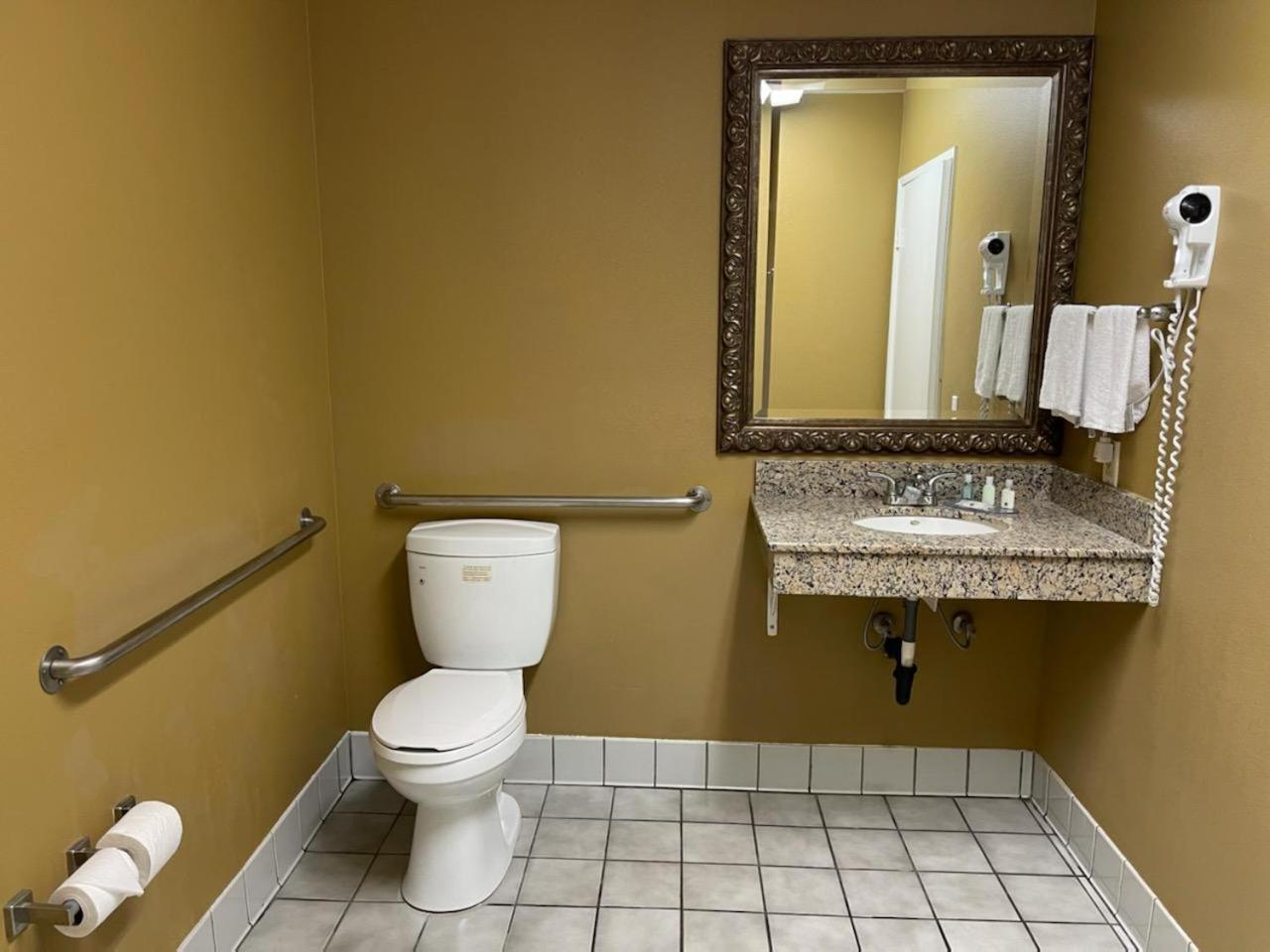 Quality Inn & Suites Westminster Seal Beach photo 32