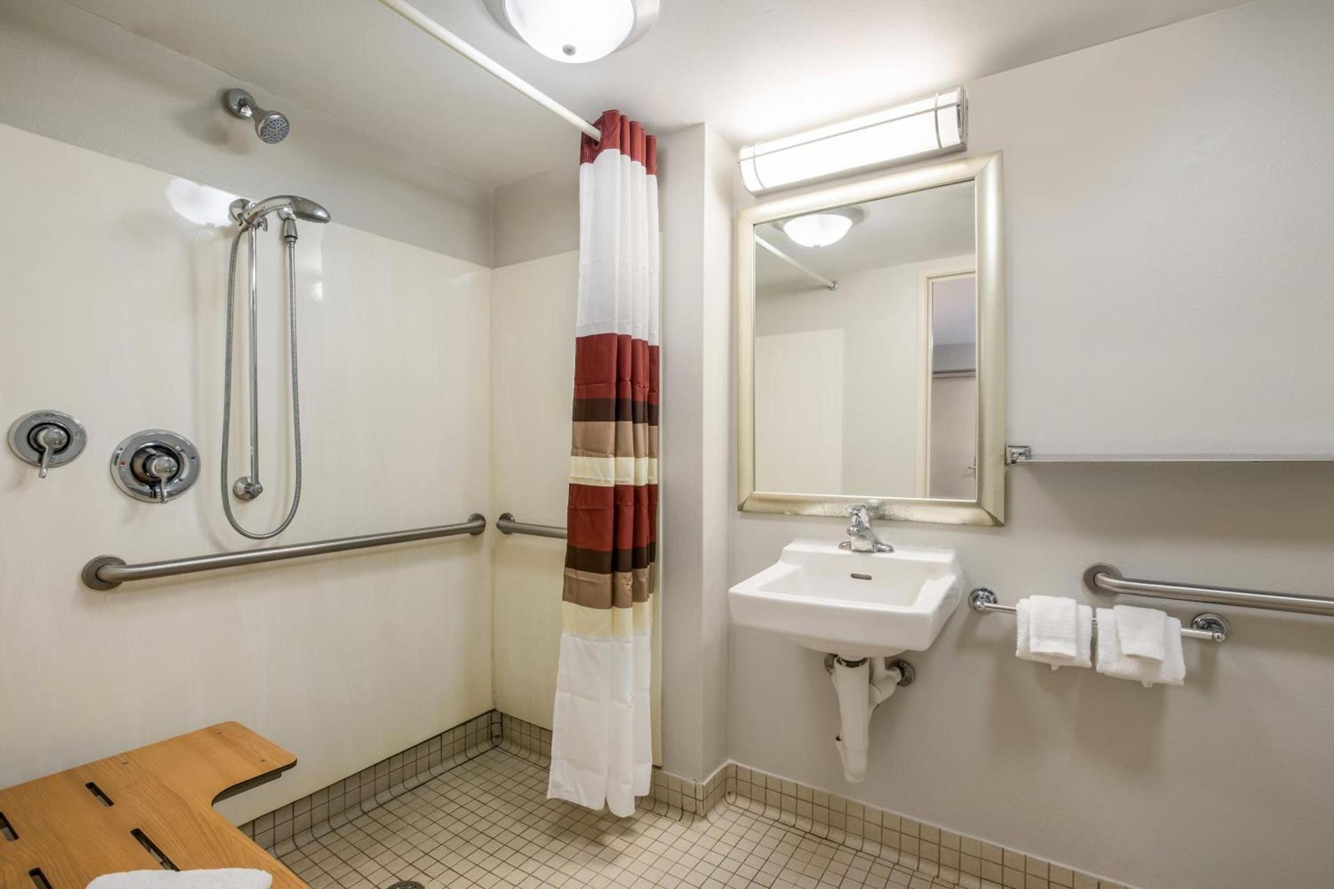Red Roof Inn Lansing West - MSU photo 32