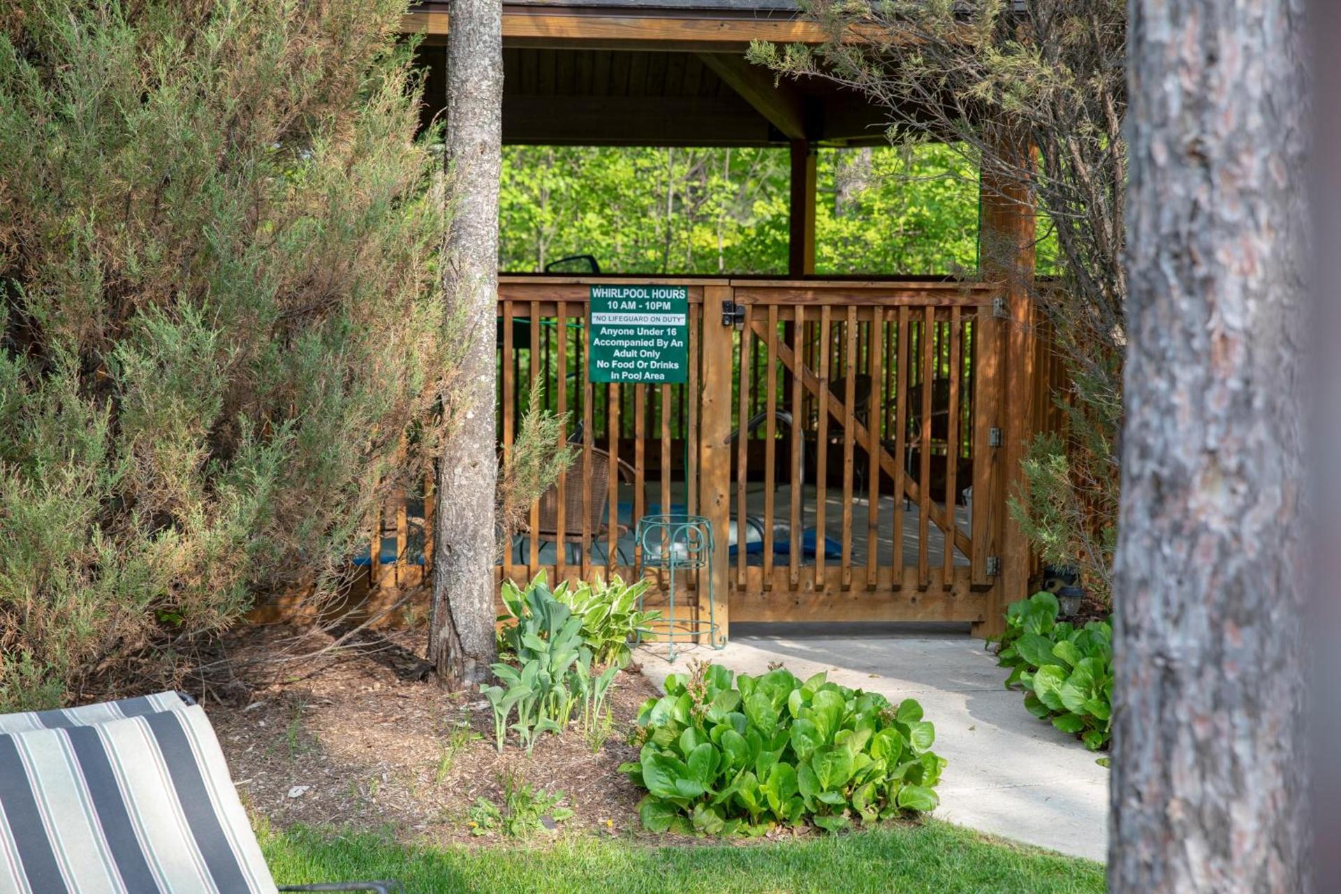 Coachlite Inn photo 89