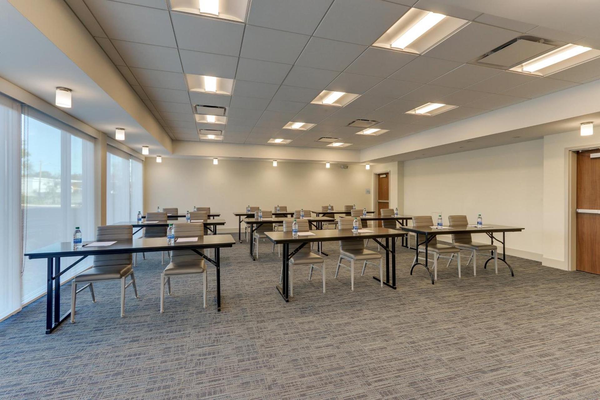 Holiday Inn Express & Suites - Roanoke – Civic Center photo 69