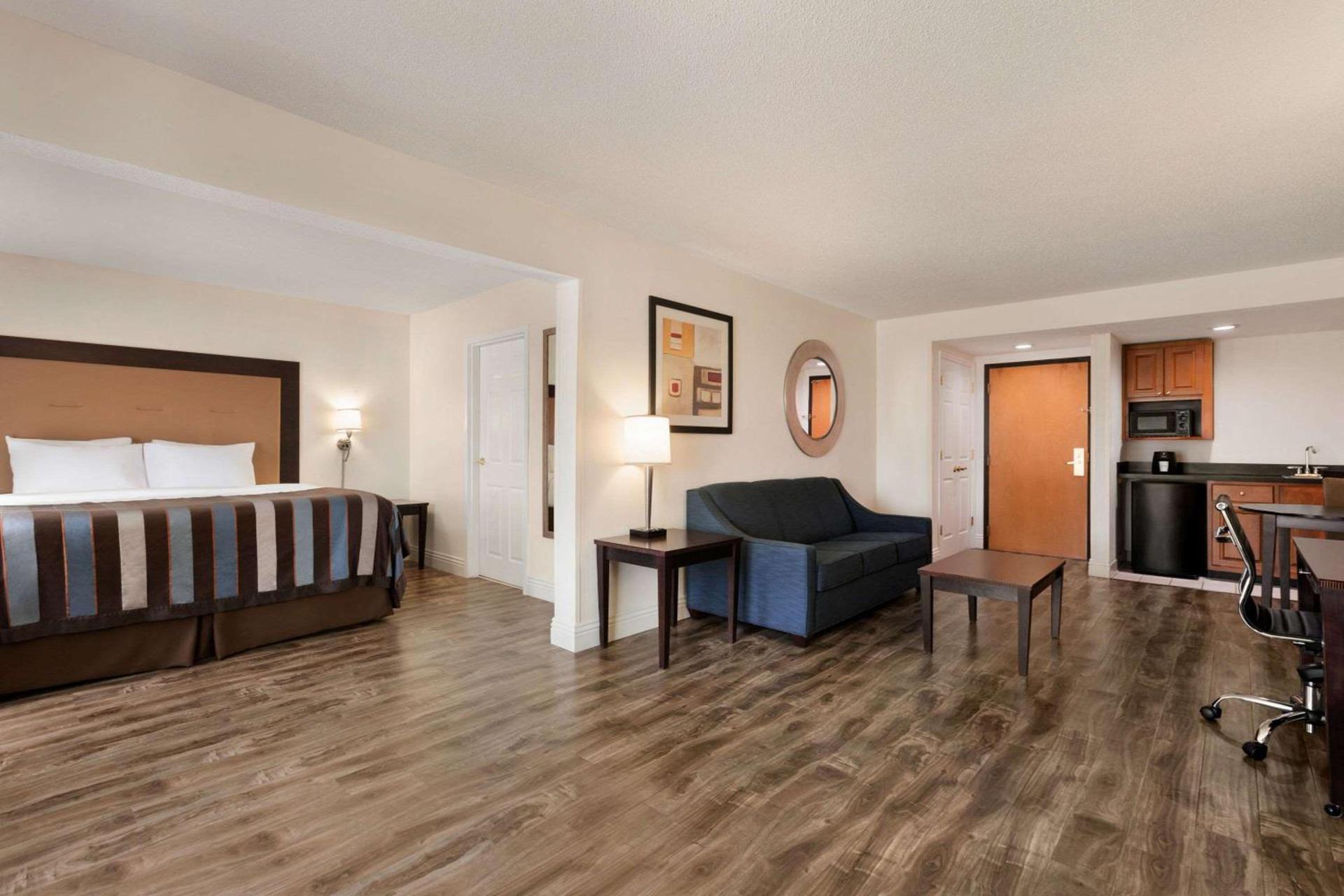 Wingate By Wyndham Montgomery photo 11