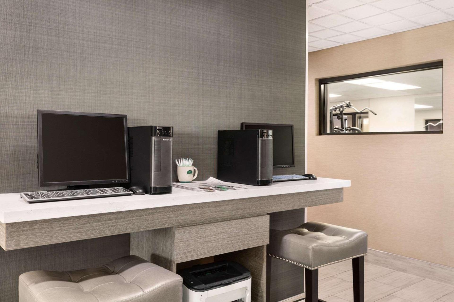 Wingate By Wyndham Montgomery photo 18
