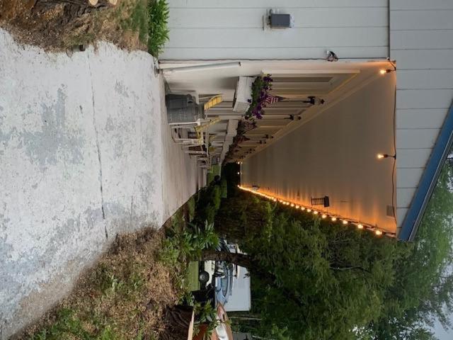 Yankee Trail Motel photo 18