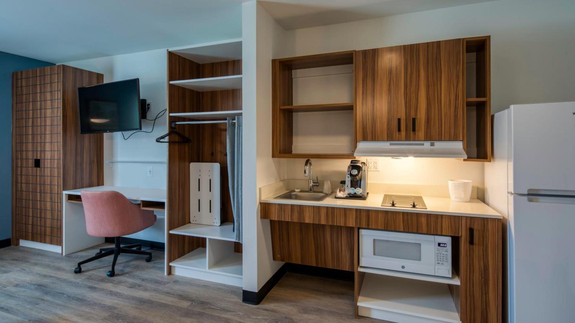 Uptown Suites Extended Stay Miami FL – Homestead photo 9