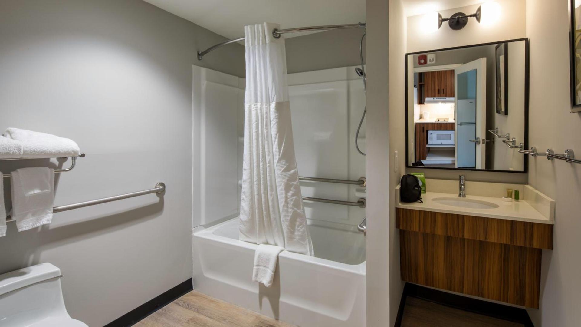 Uptown Suites Extended Stay Charlotte NC - Concord photo 7