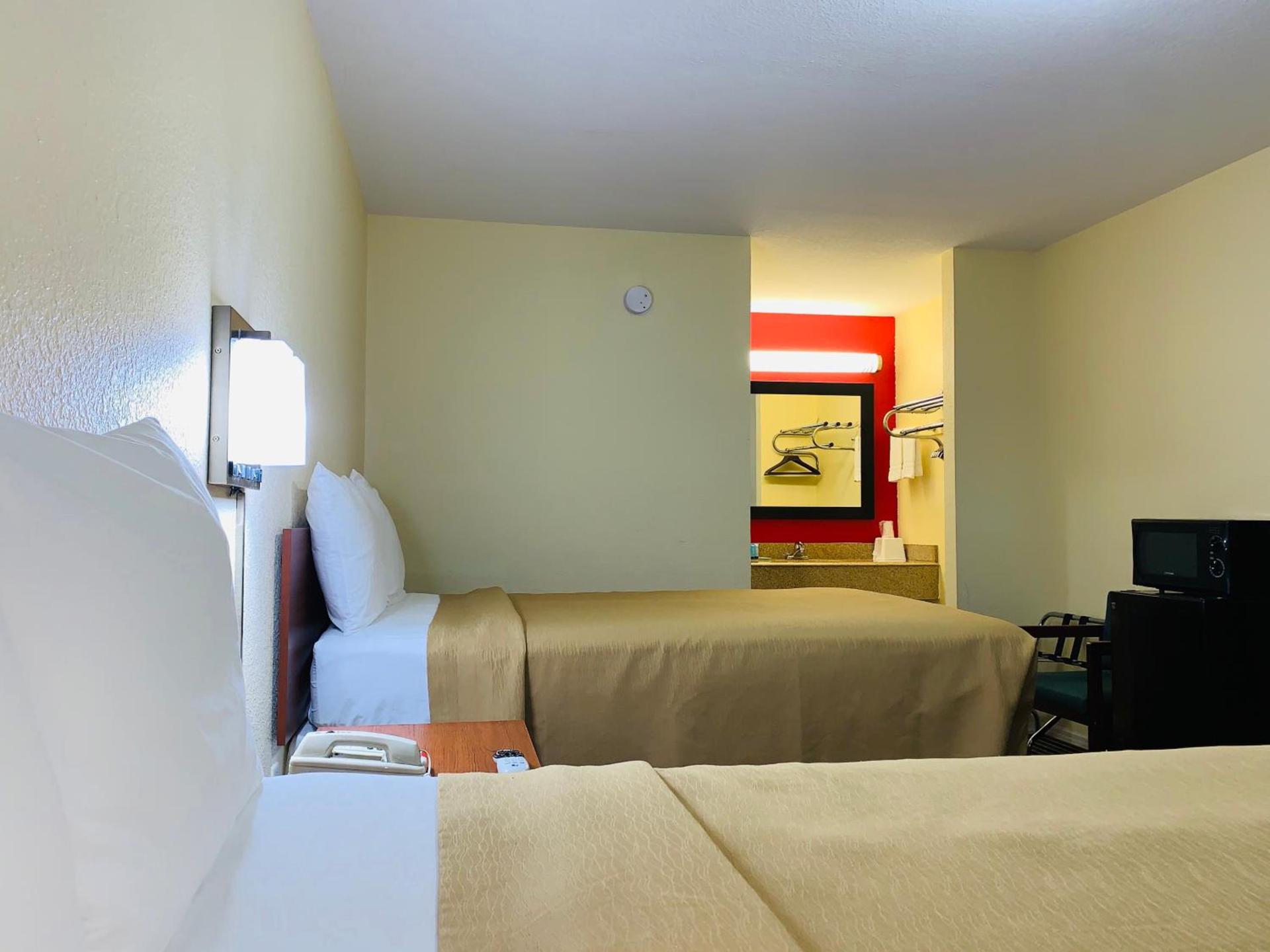 Suite 16 Motel photo 7