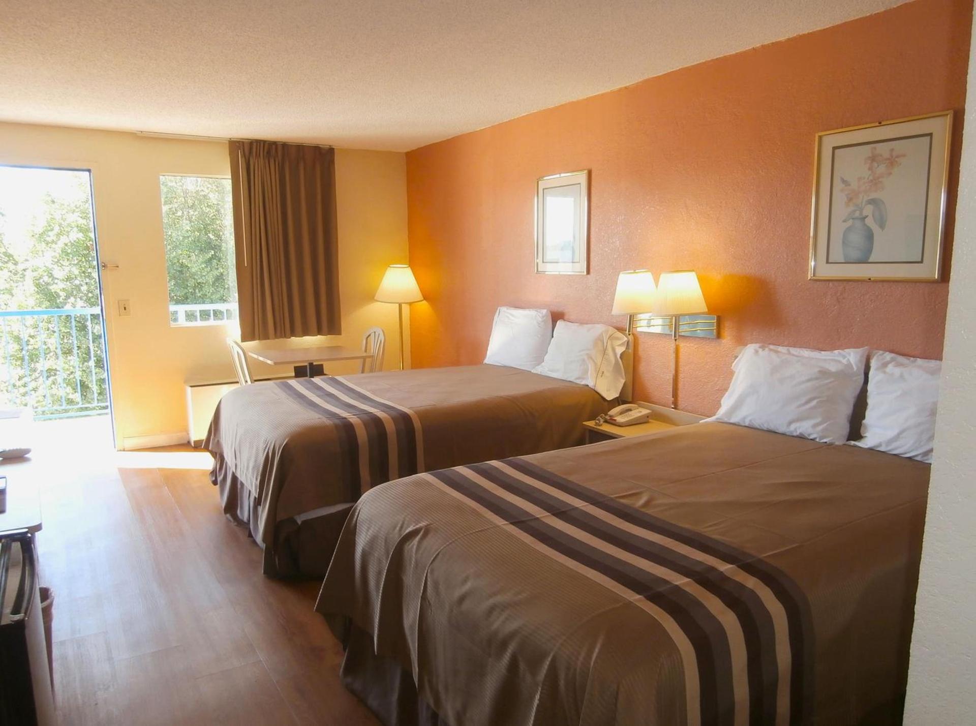 Americas Best Value Inn Tucker photo 13