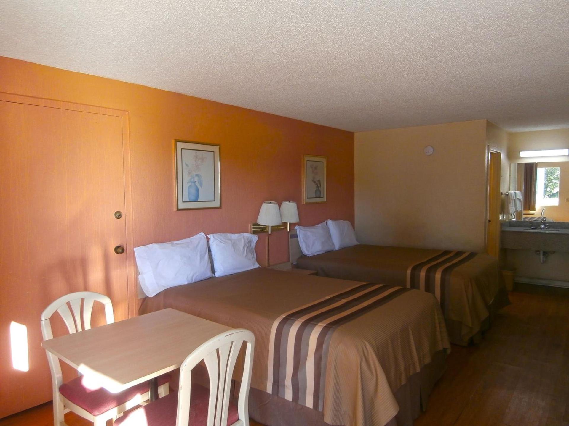 Americas Best Value Inn Tucker photo 10