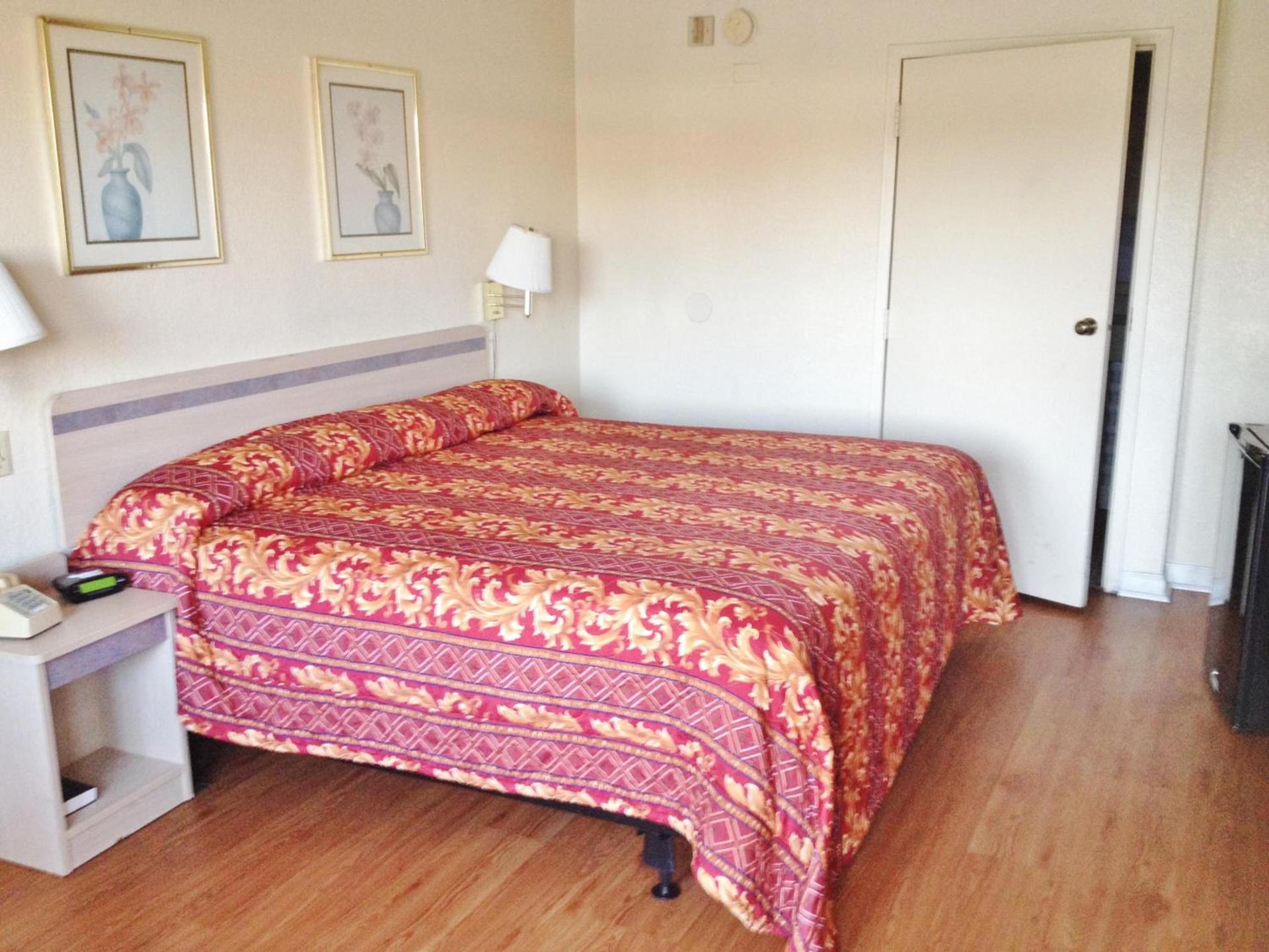 Americas Best Value Inn Tucker photo 12