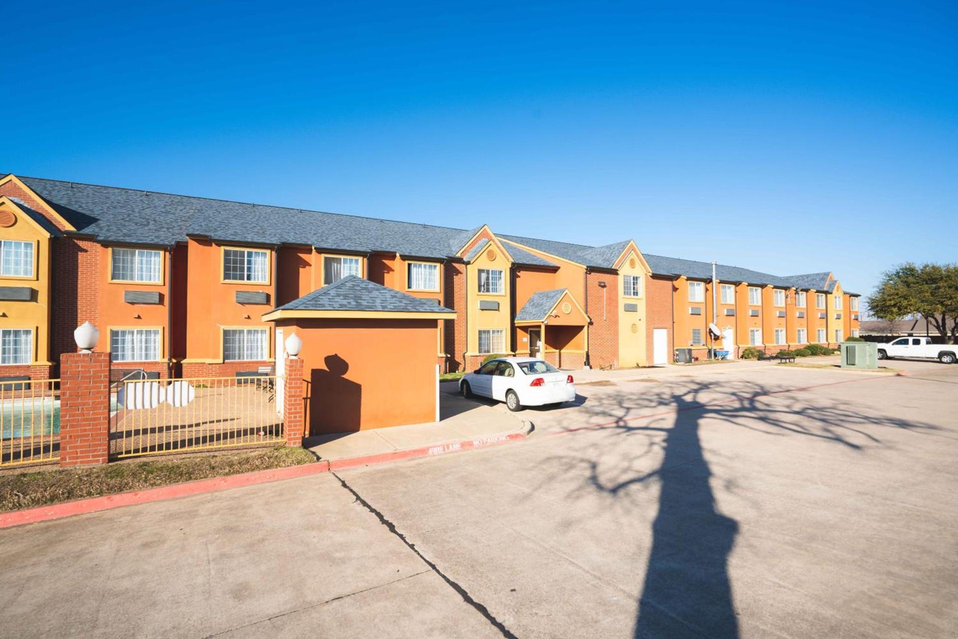 Red Roof Inn & Suites Euless - DFW Airport Southwest photo 3
