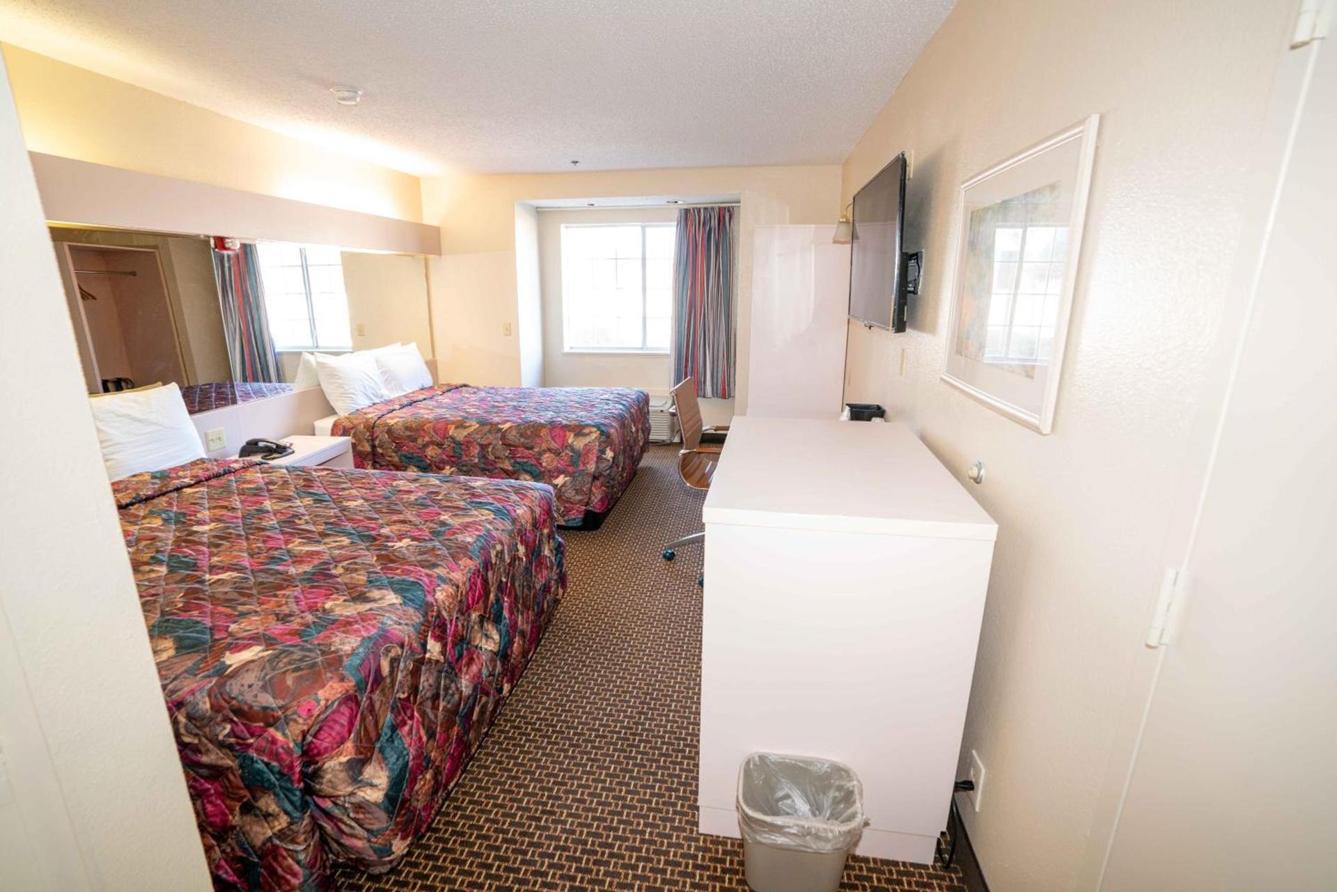Red Roof Inn & Suites Euless - DFW Airport Southwest photo 17