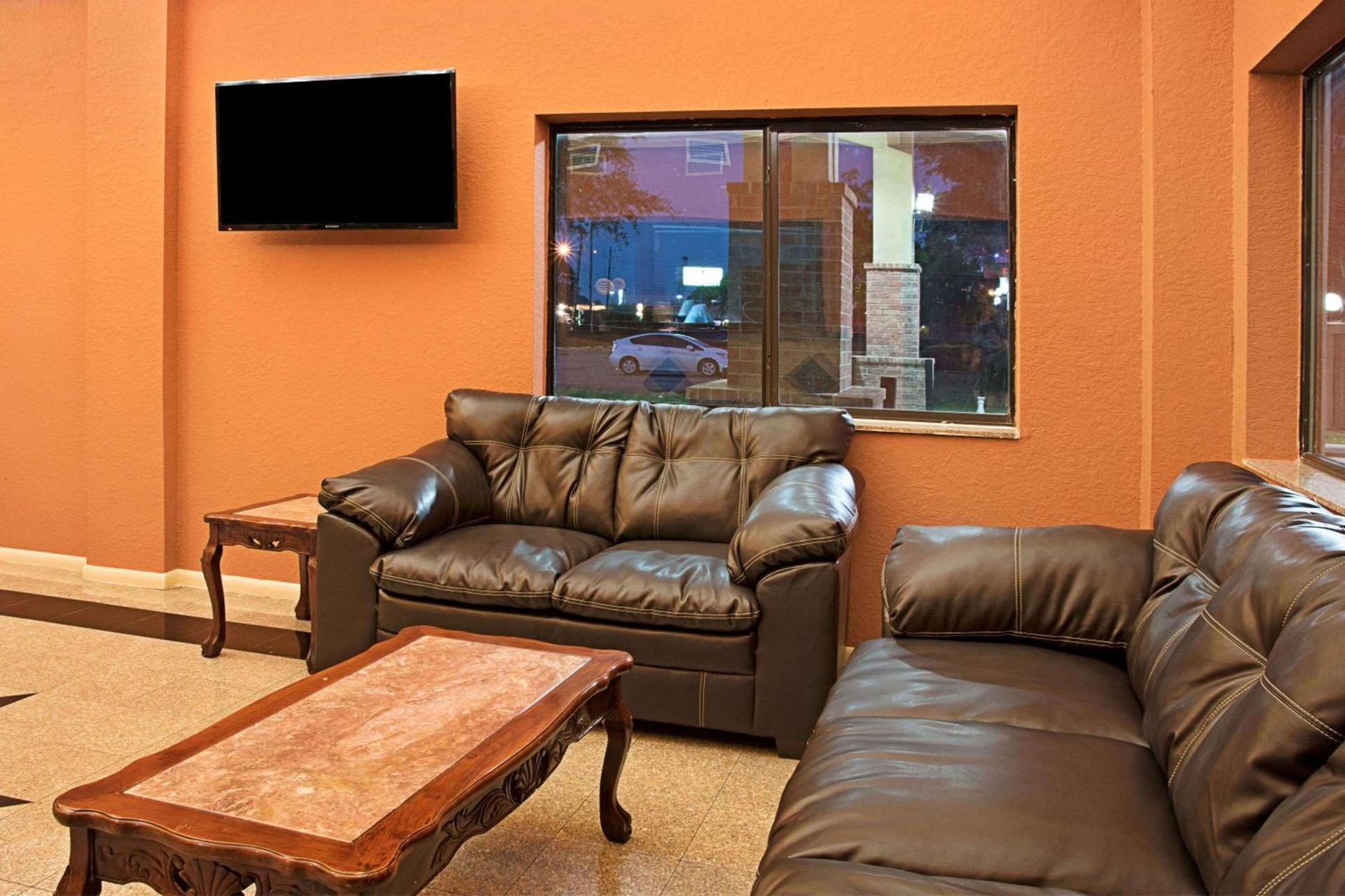 Super 8 by Wyndham Houston/Brookhollow NW photo 5