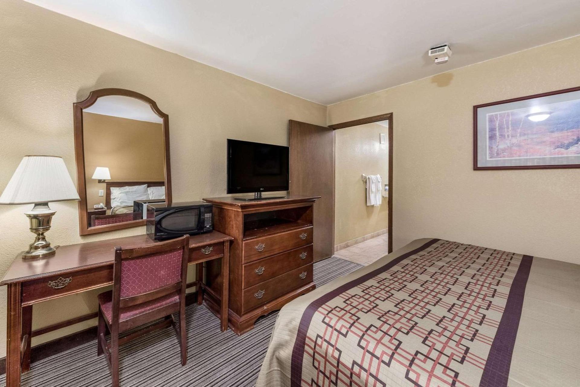 Rodeway Inn Columbus West photo 22
