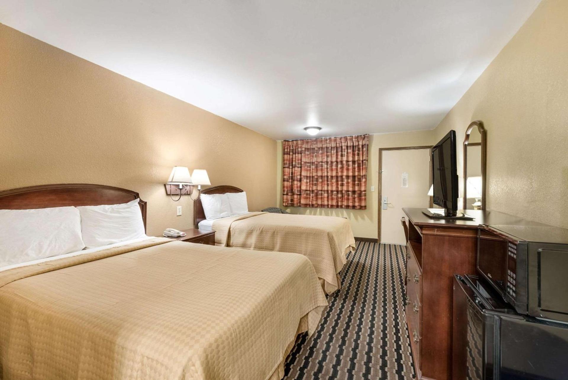 Rodeway Inn Columbus West photo 18