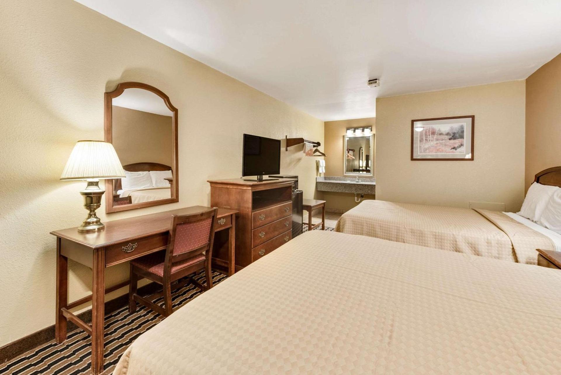 Rodeway Inn Columbus West photo 23