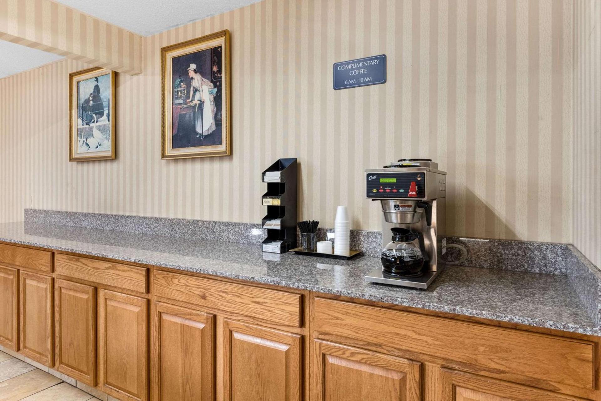 Rodeway Inn Columbus West photo 14