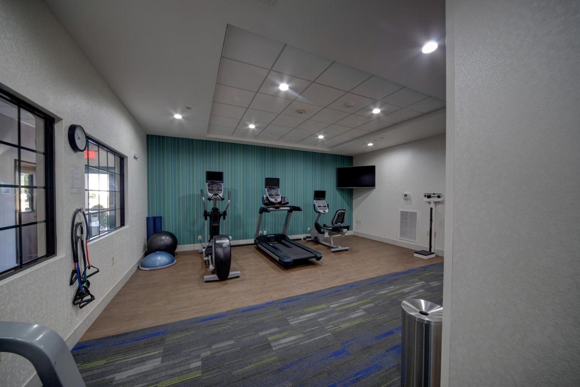 Holiday Inn Express & Suites Oklahoma City West-Yukon by IHG photo 21
