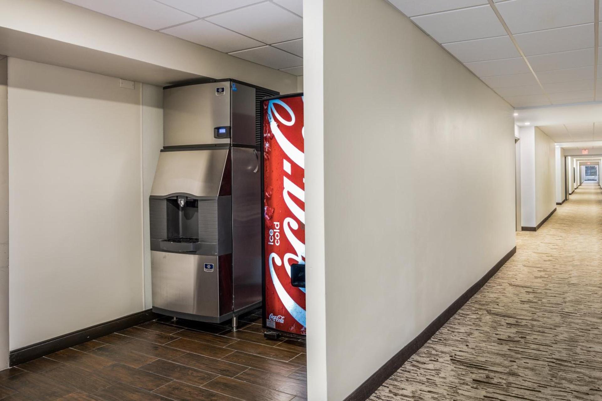 Red Roof Inn PLUS+ Boston - Woburn/ Burlington photo 10