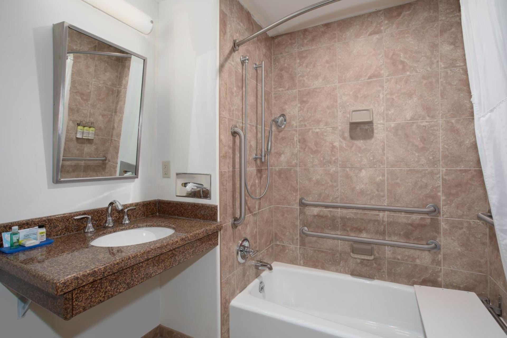 Holiday Inn Express Hotel & Suites Lander by IHG photo 38