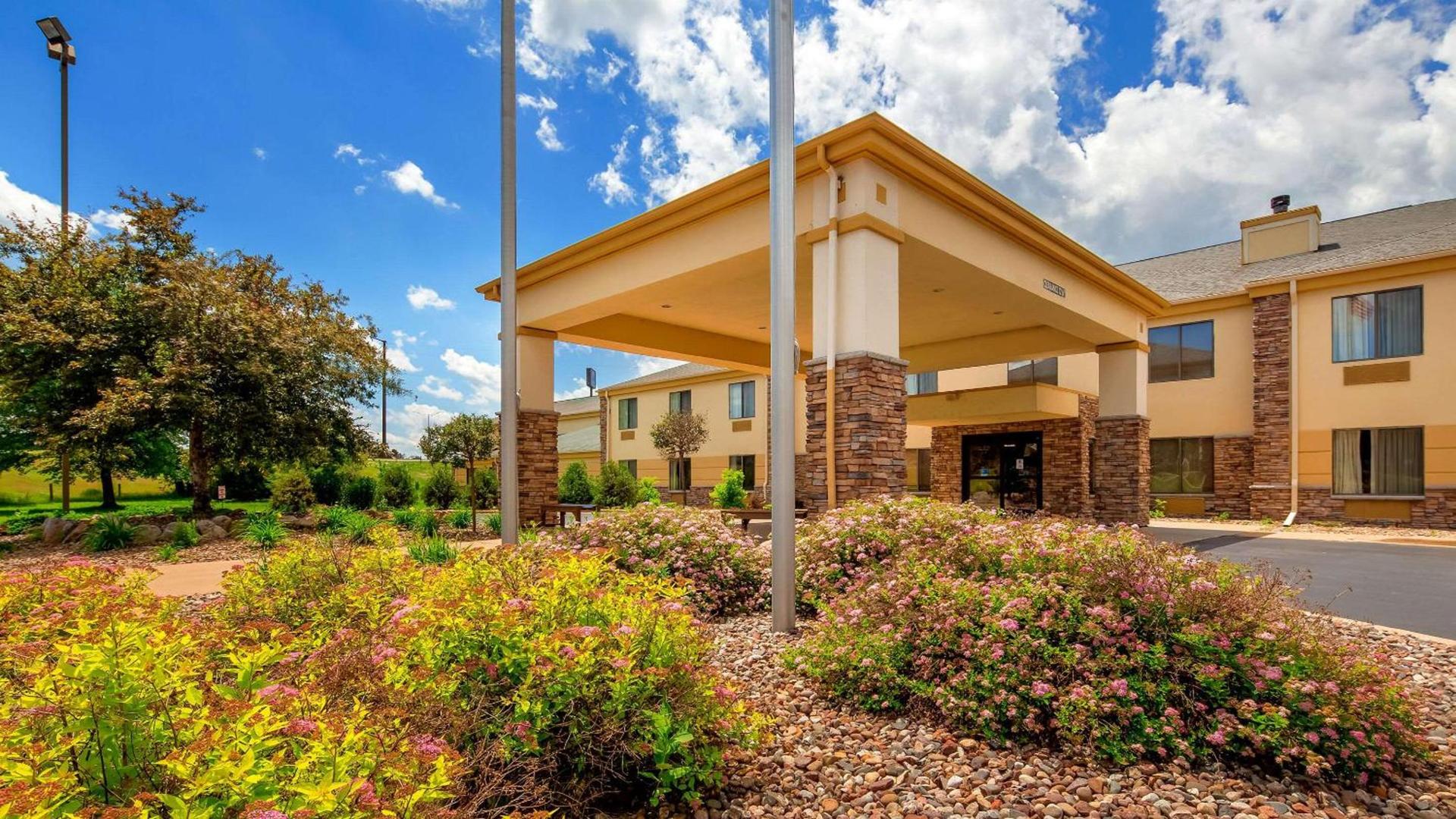 Comfort Inn & Suites Black River Falls I-94 photo 35