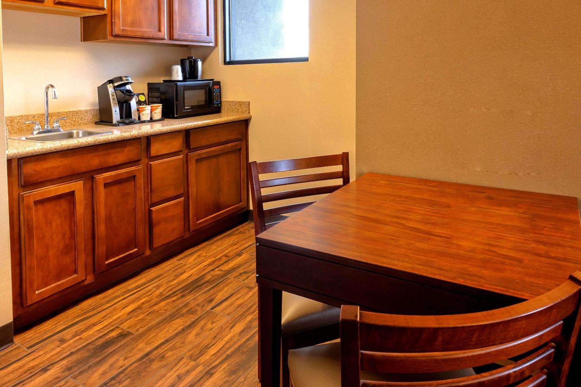 Comfort Suites Goodyear-West Phoenix photo 30