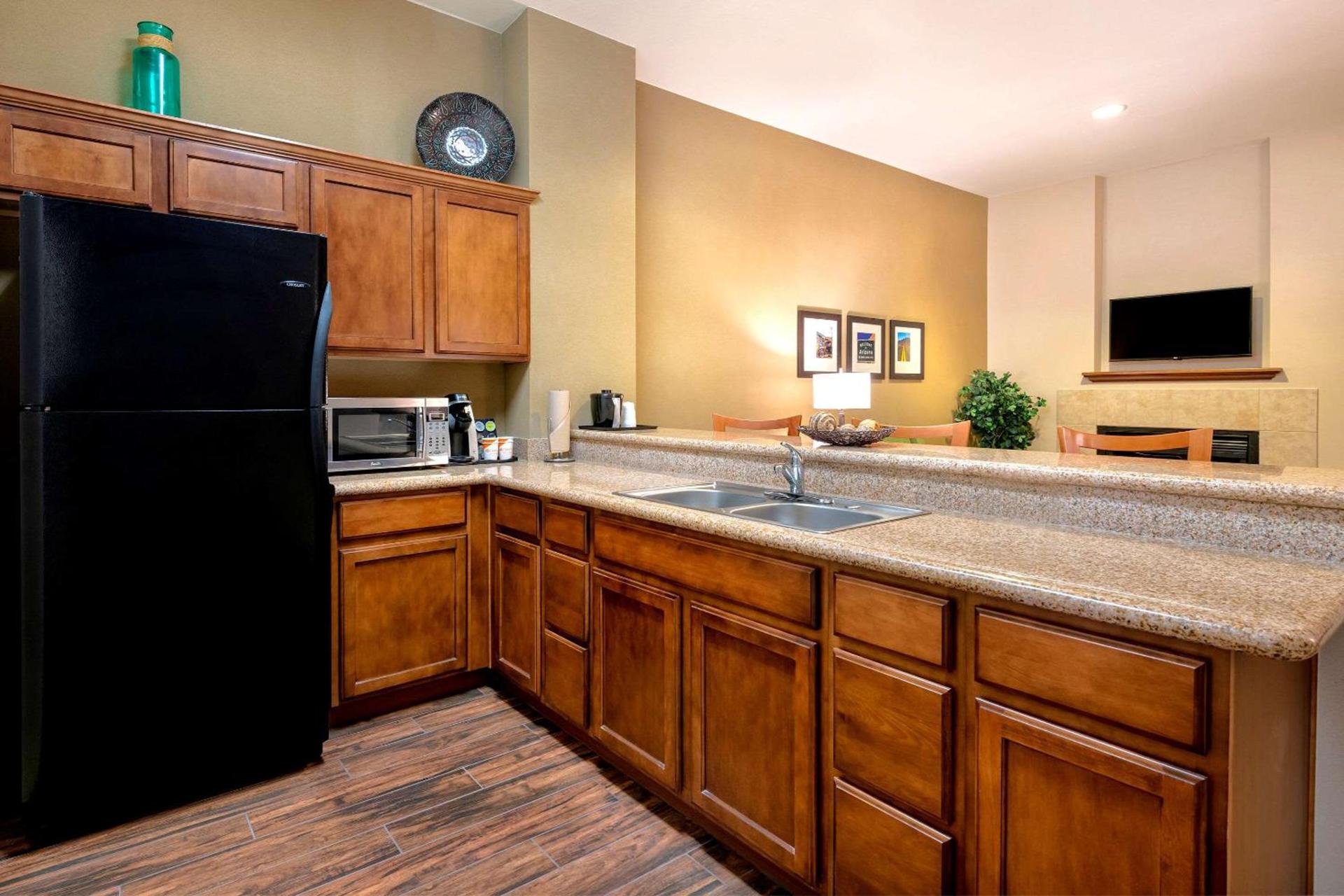 Comfort Suites Goodyear-West Phoenix photo 19