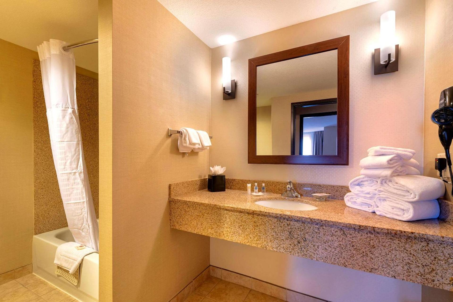 Comfort Suites Goodyear-West Phoenix photo 39