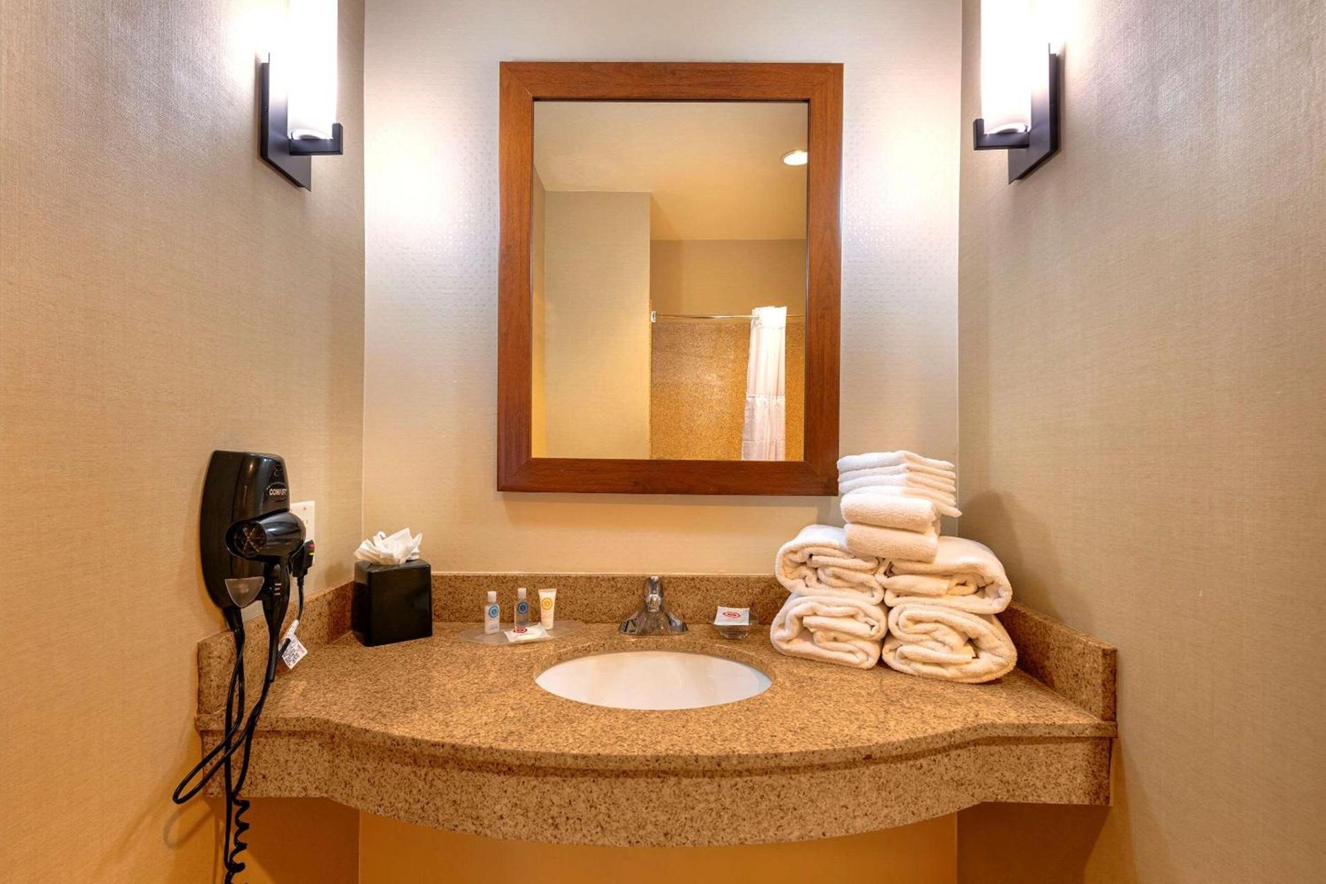 Comfort Suites Goodyear-West Phoenix photo 40