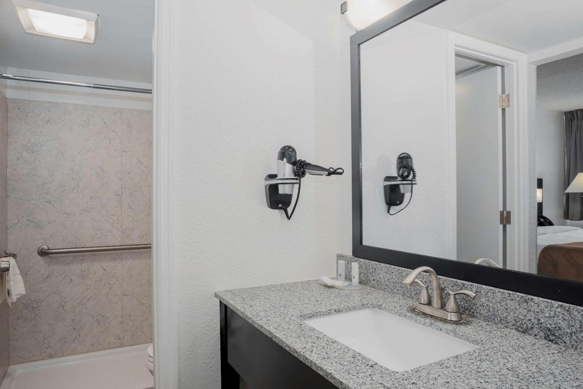 Quality Inn Miami South photo 12
