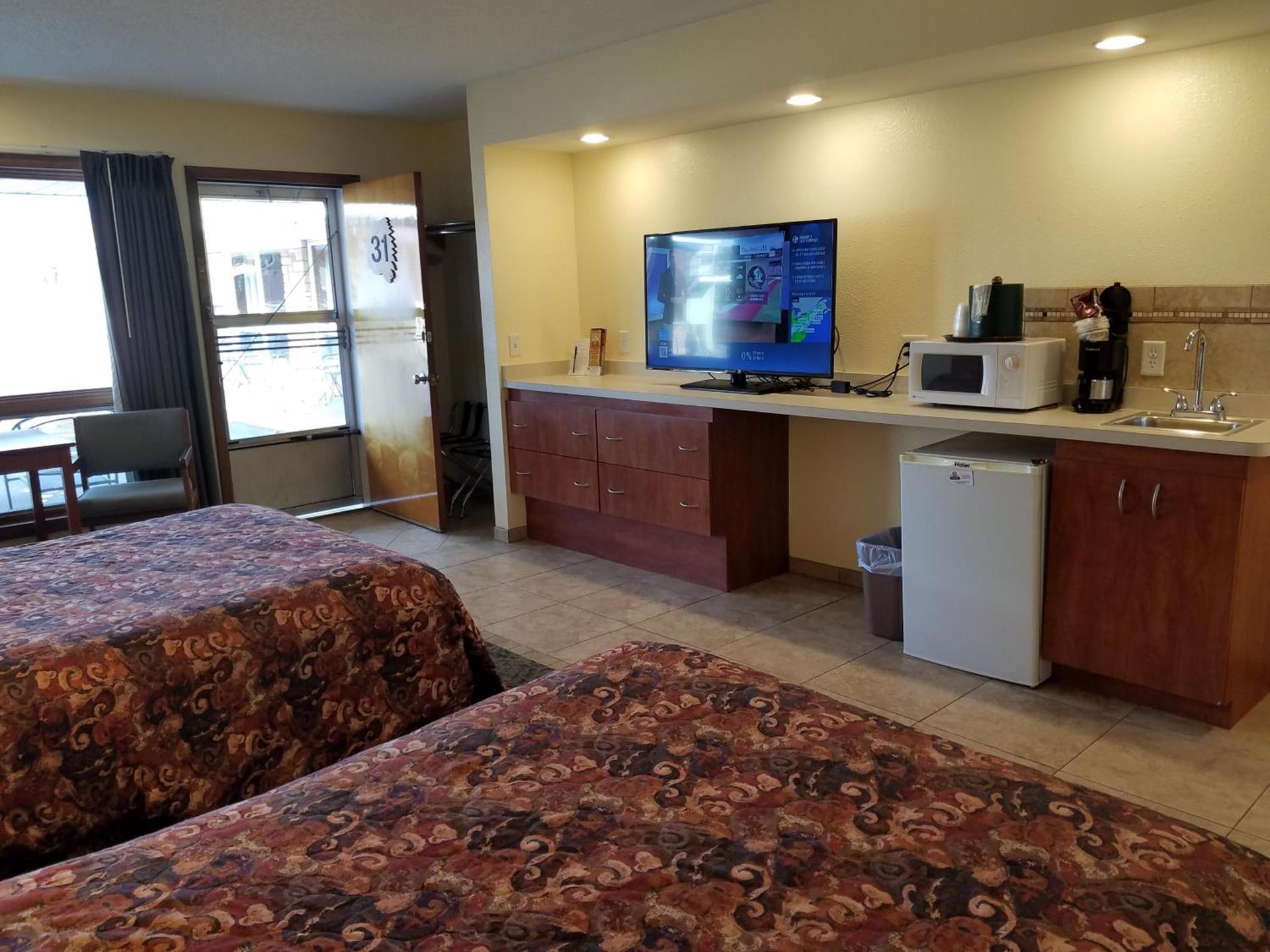 Black Hawk Motel & Suites photo 34
