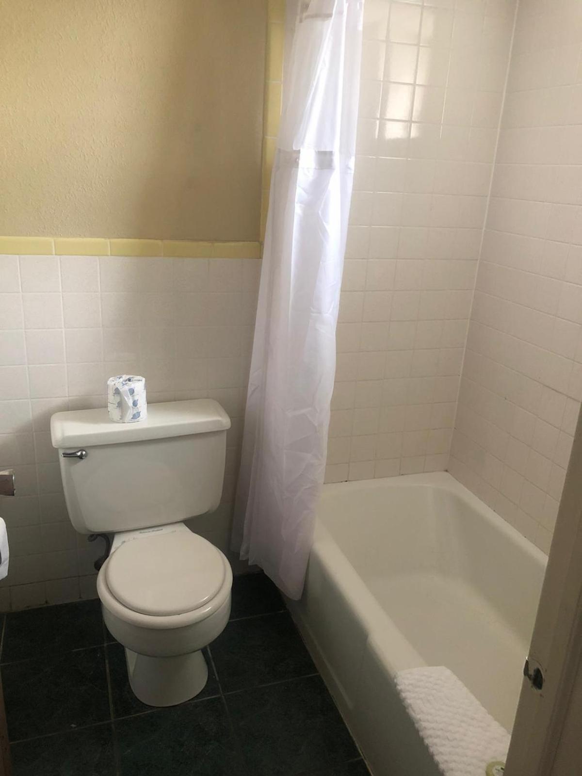 Aderi Hotel Lewisburg photo 14
