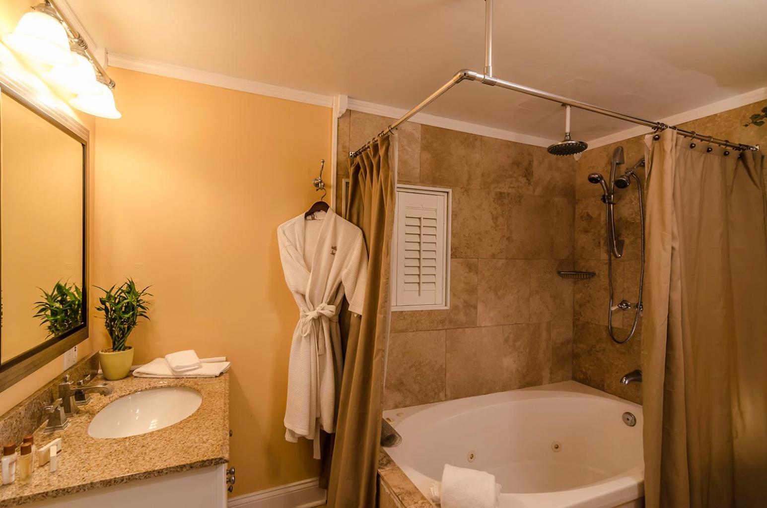 Casablanca Inn on the Bay photo 91