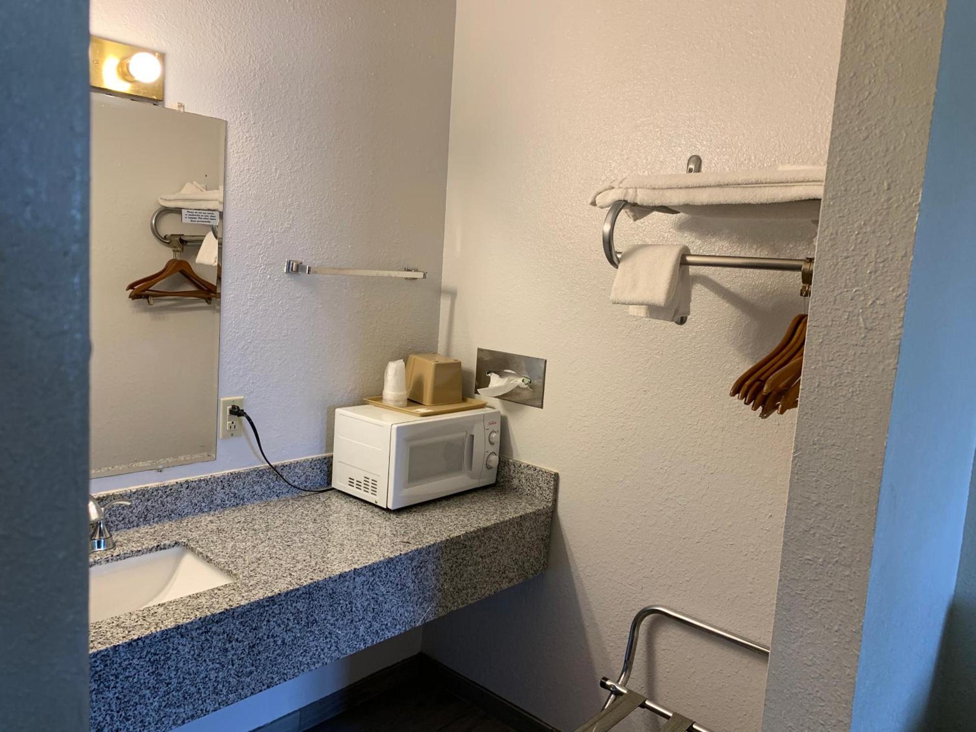 Landmark Inn photo 14