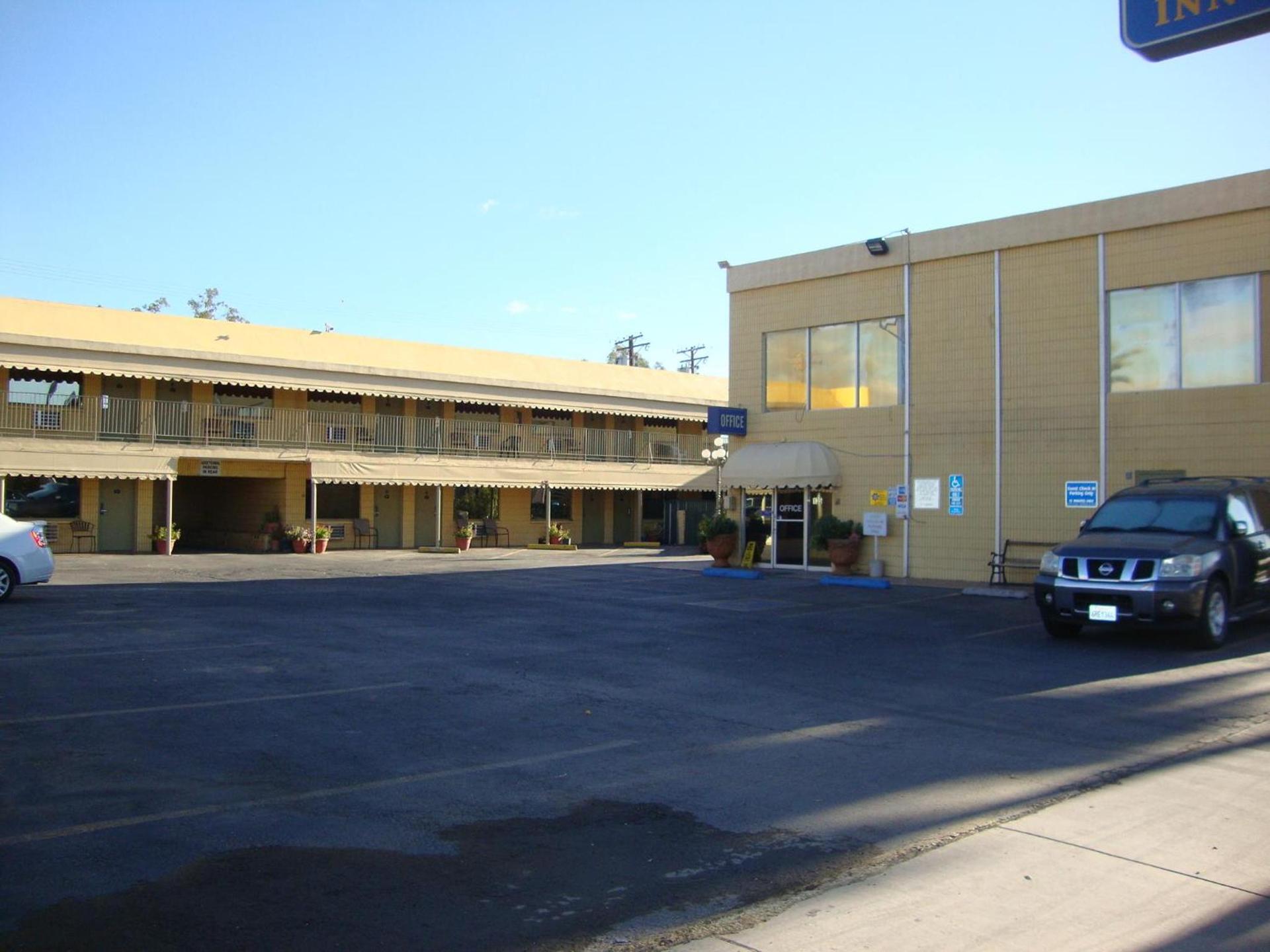 Townhouse Inn and Suites photo 26