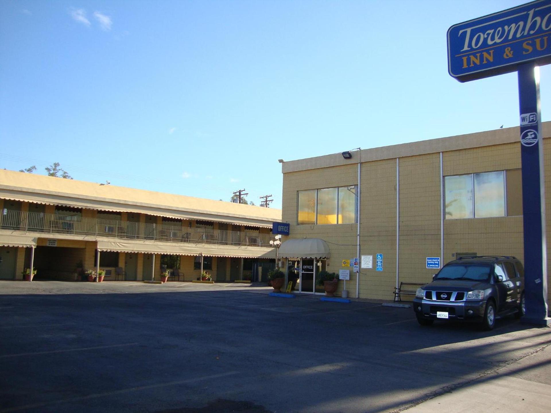 Townhouse Inn and Suites photo 27