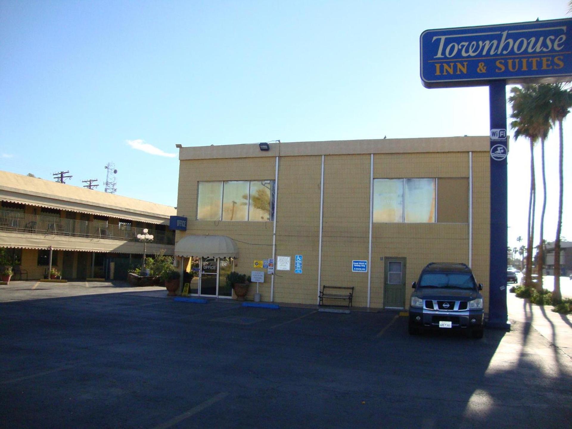 Townhouse Inn and Suites photo 24