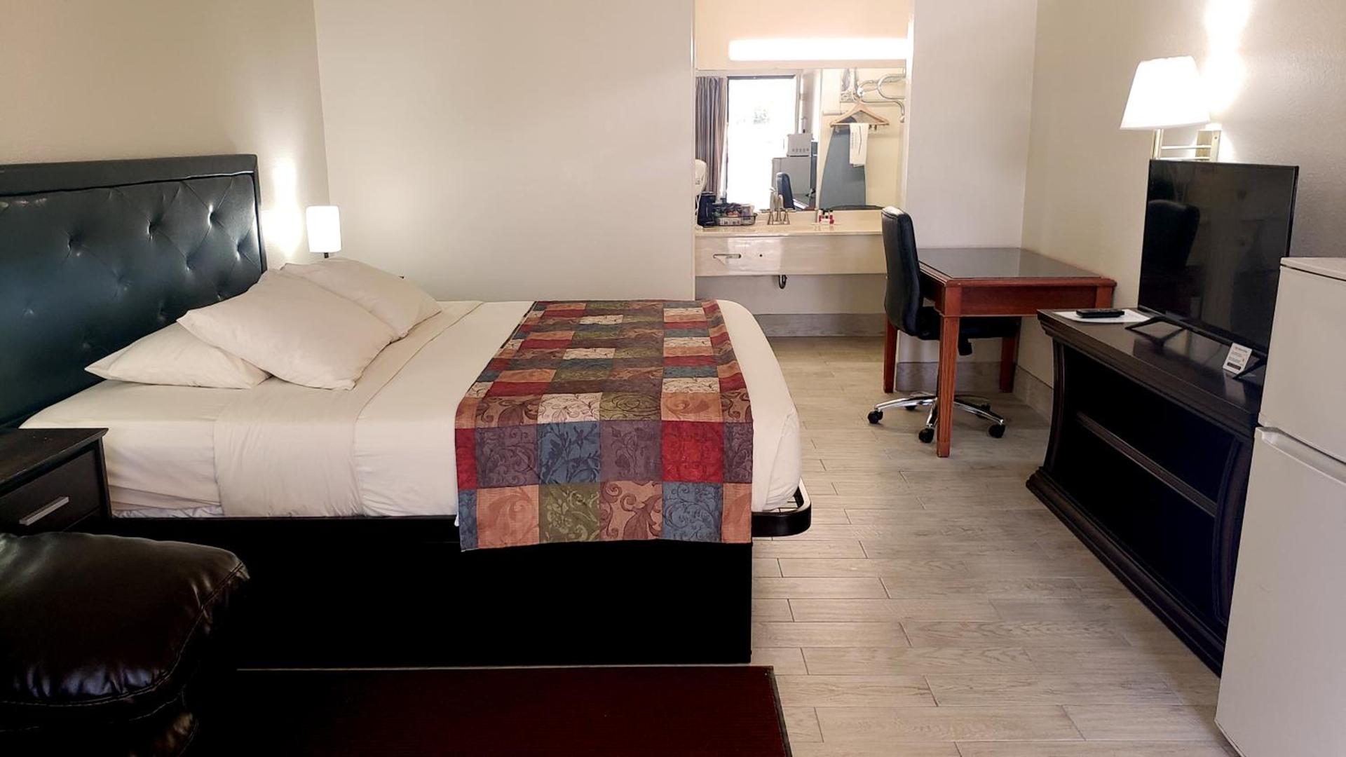 Simple Rewards Inn photo 58