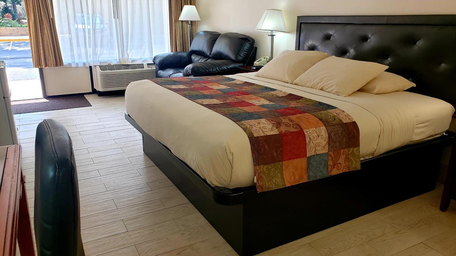 Simple Rewards Inn photo 45