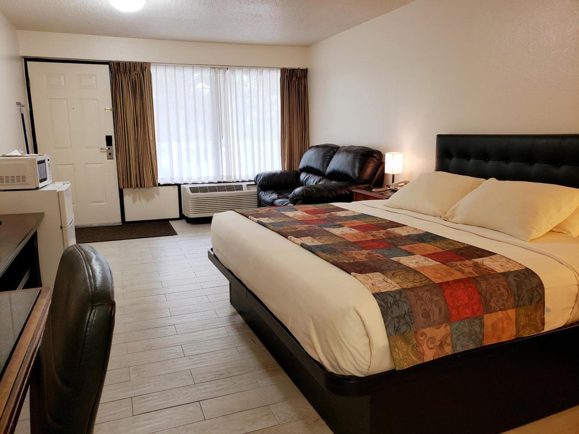 Simple Rewards Inn photo 43