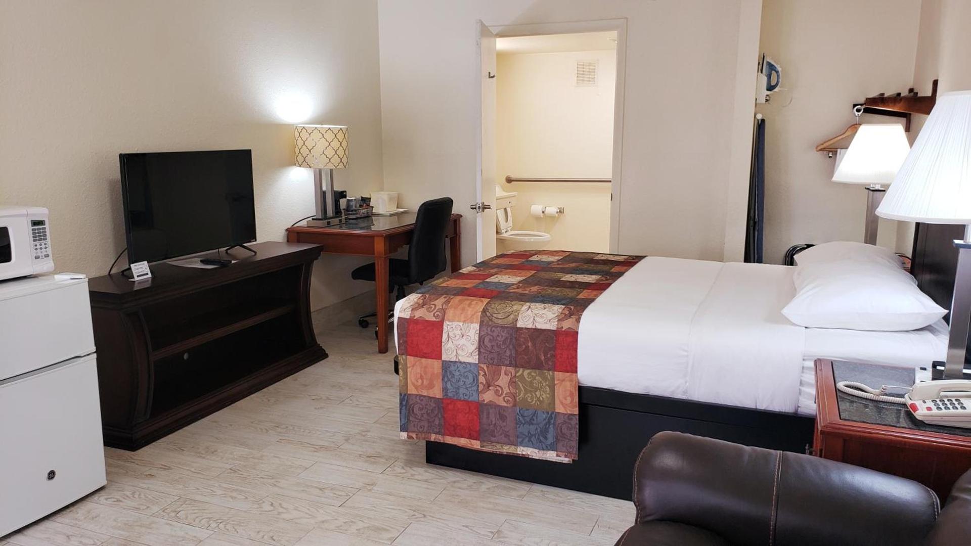Simple Rewards Inn photo 40
