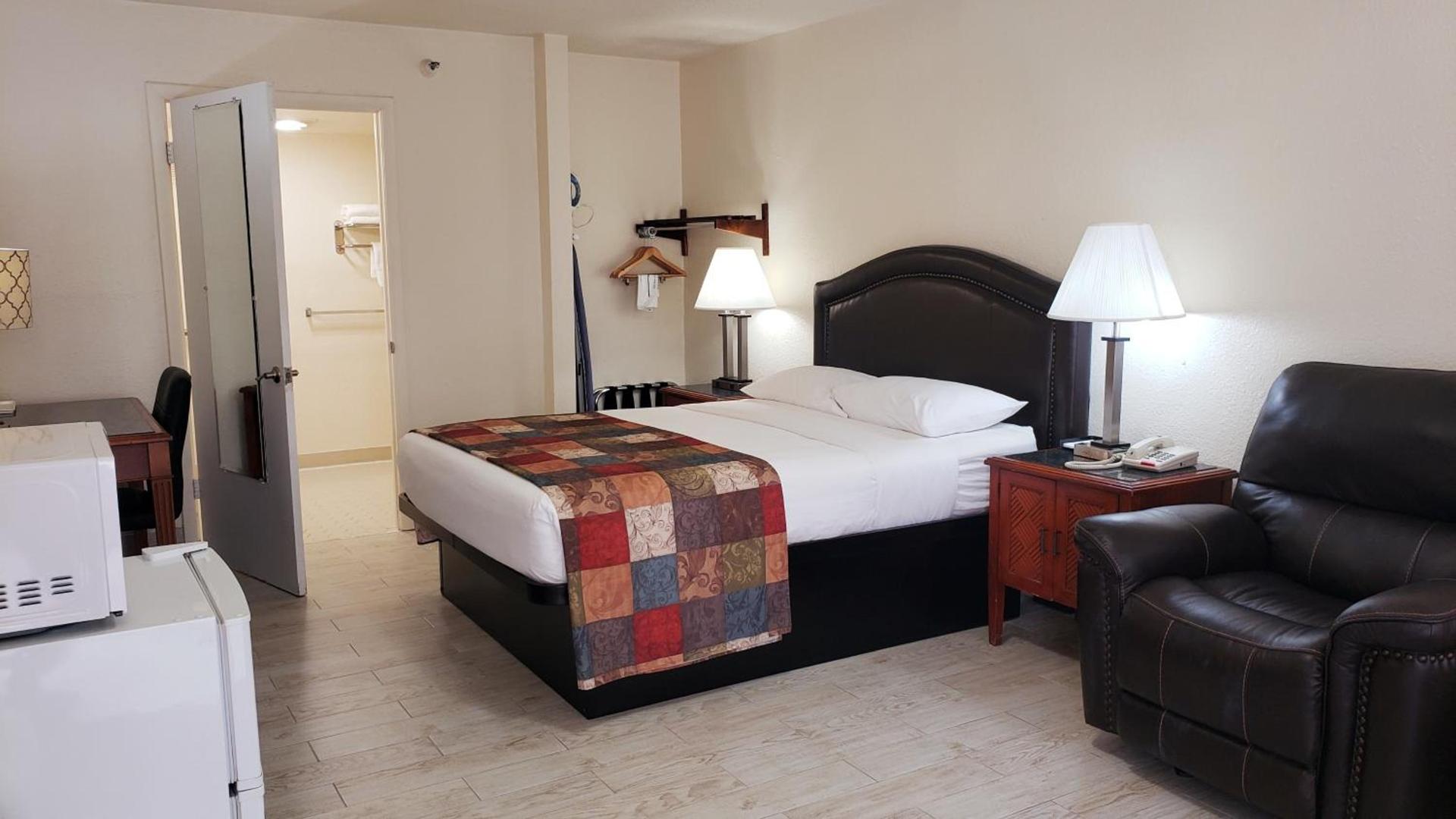 Simple Rewards Inn photo 38