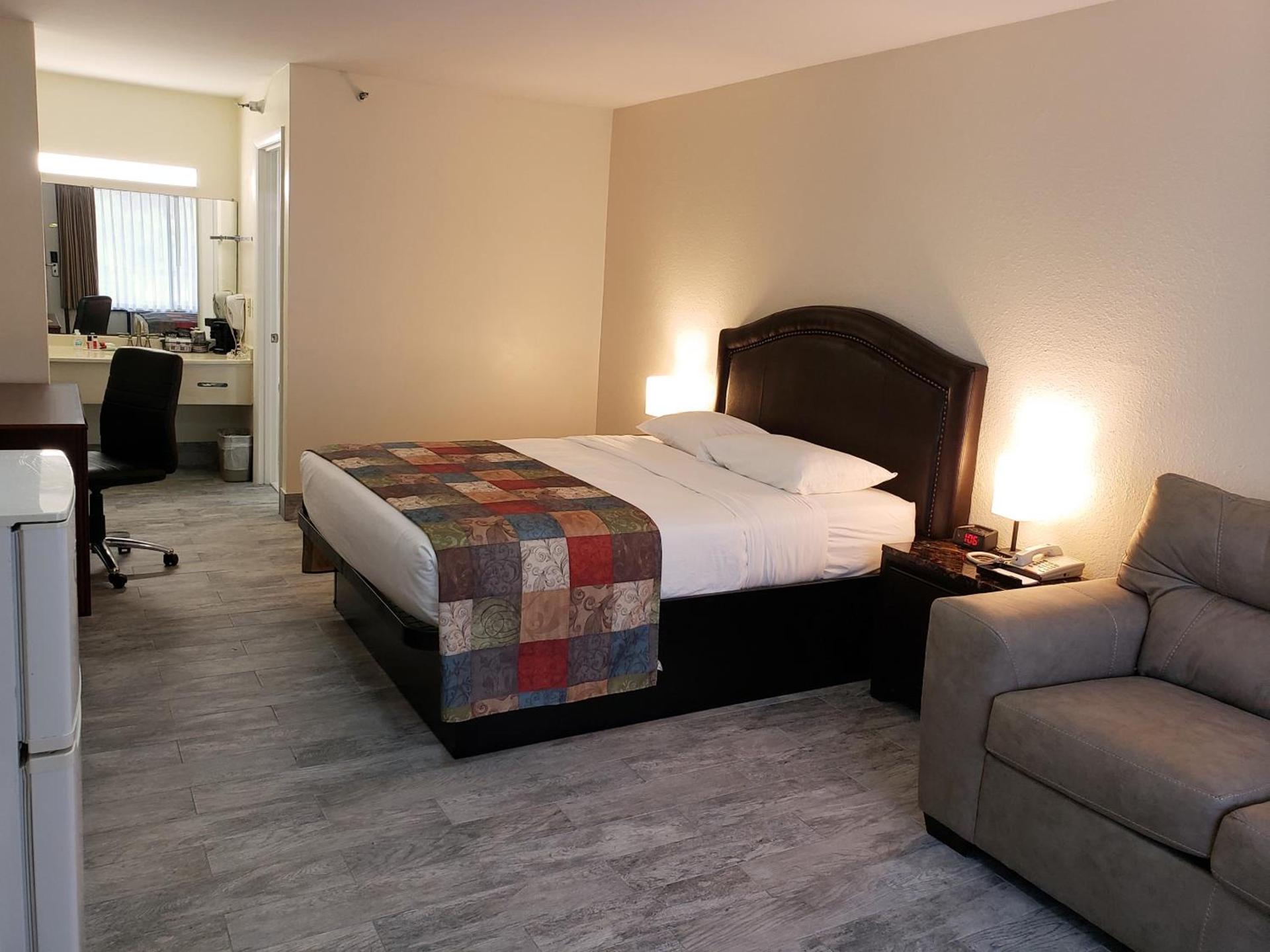 Simple Rewards Inn photo 35