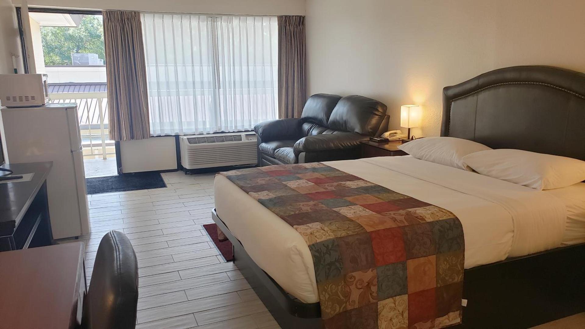 Simple Rewards Inn photo 33