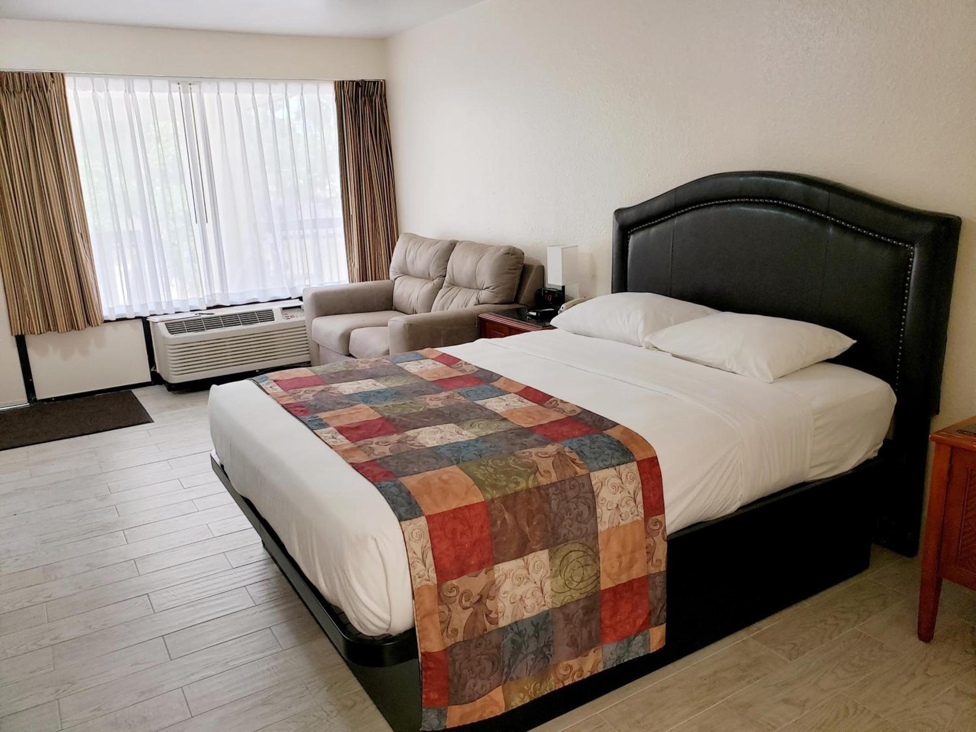 Simple Rewards Inn photo 32