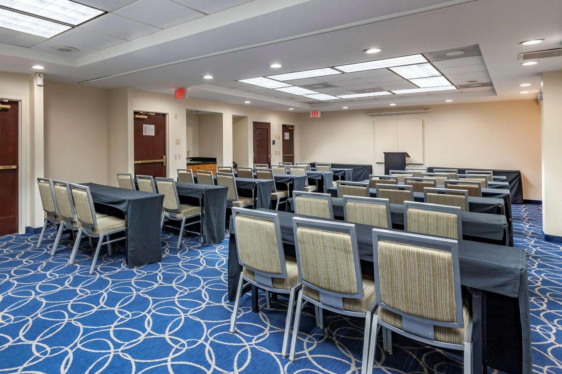 Comfort Inn & Suites Houston I-10 West Energy Corridor photo 15