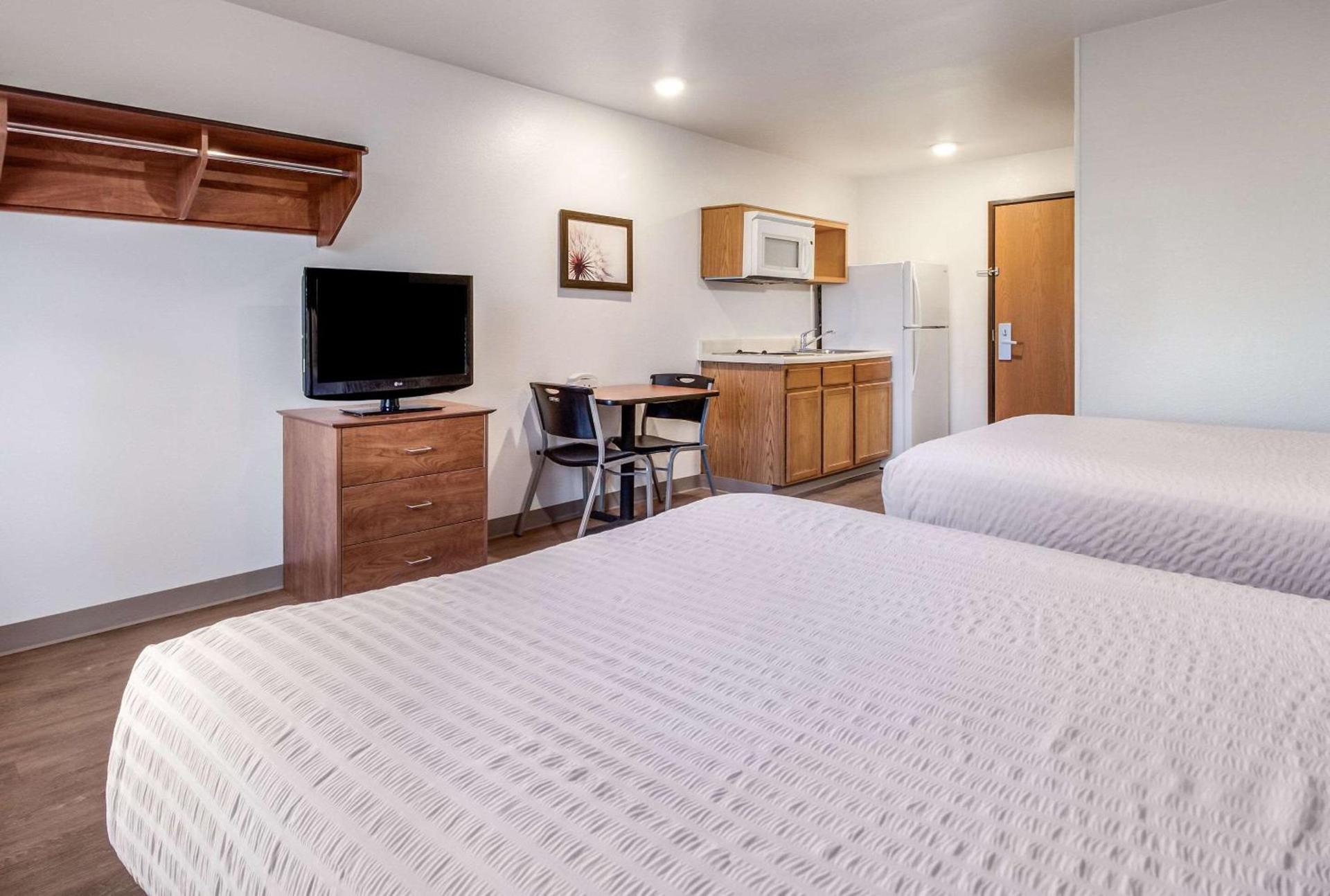 WoodSpring Suites Houston Baytown photo 12