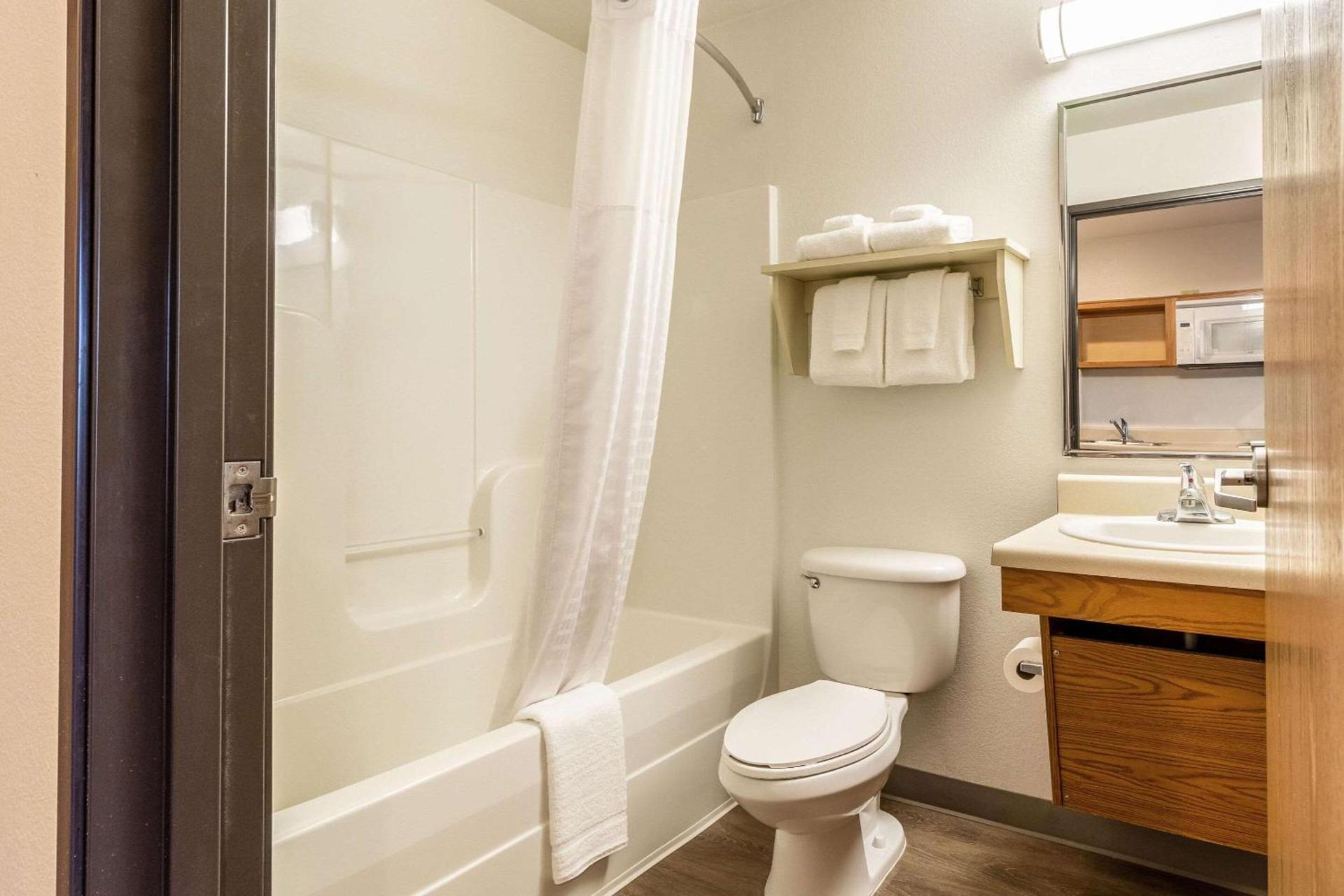 WoodSpring Suites Houston Baytown photo 14
