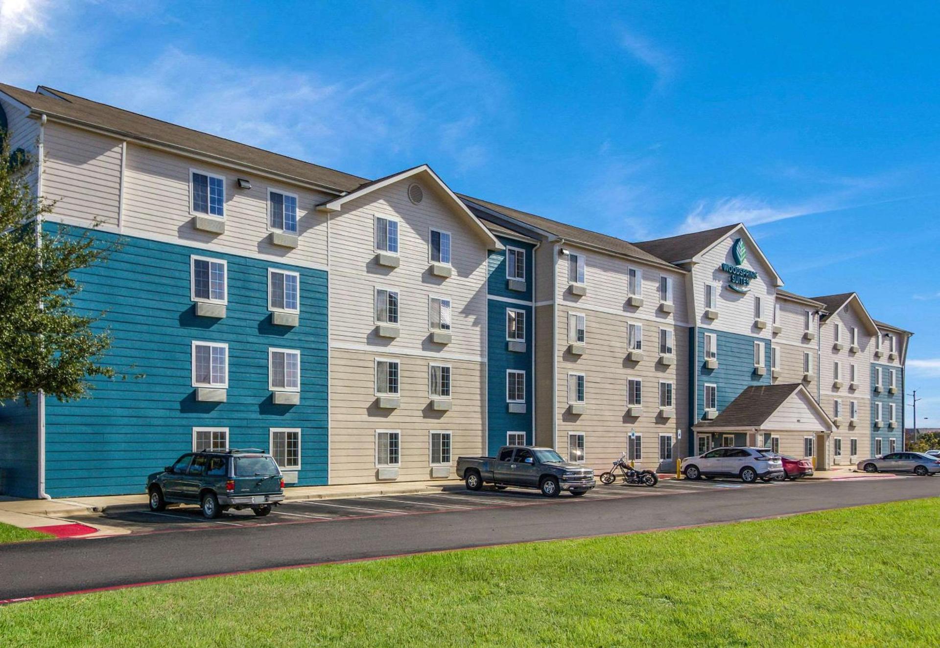 WoodSpring Suites Houston Baytown photo 2
